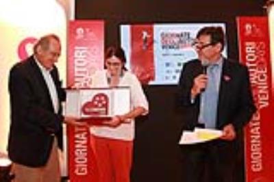 Luigi Abete consegna il Premio del pubblico BNL
